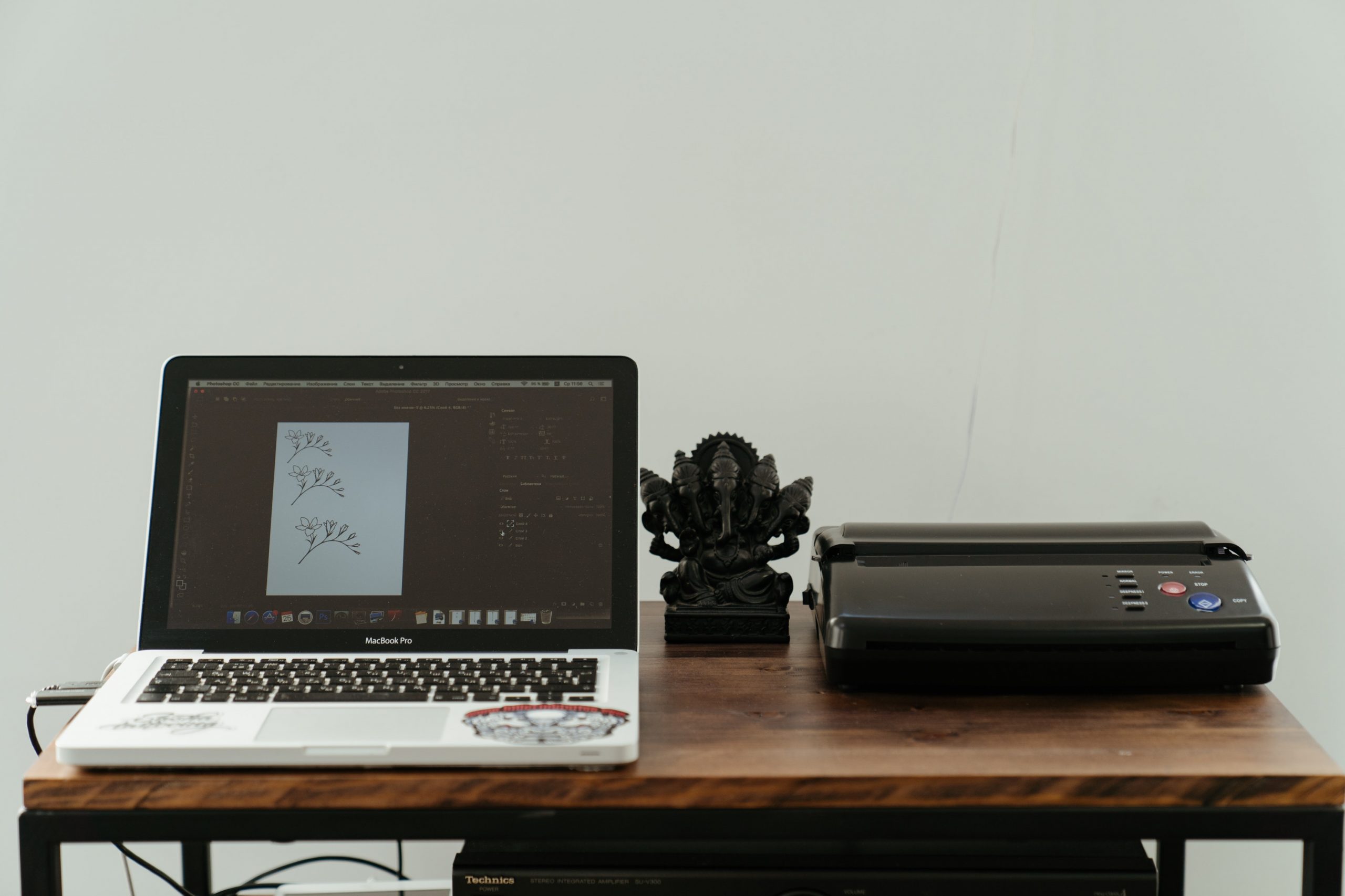 Laserowa czy atramentowa – jaka drukarka jest lepsza do domu?