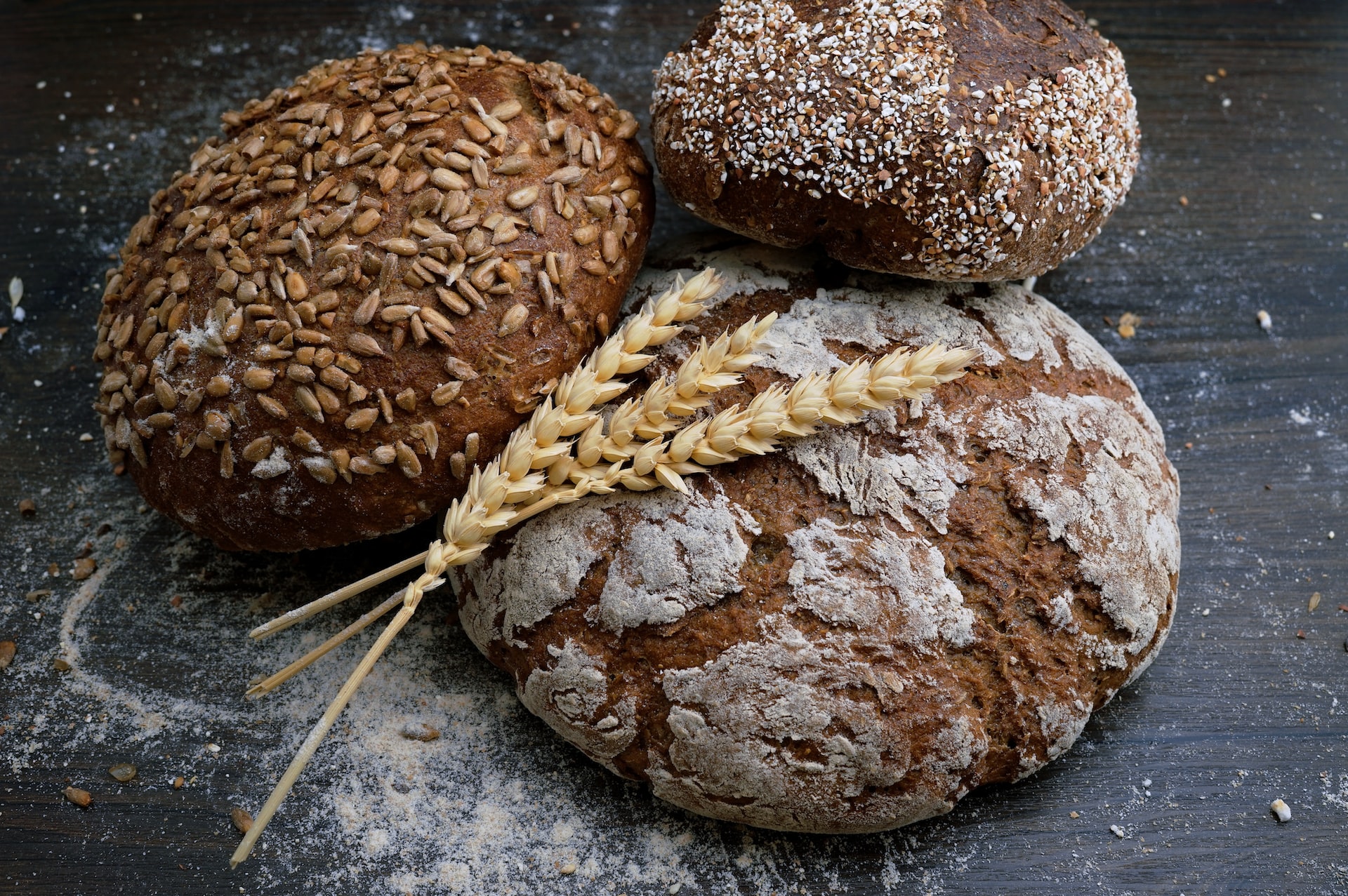 Co zamiast chleba? 10 pomysłów, czym możesz zastąpić pieczywo!